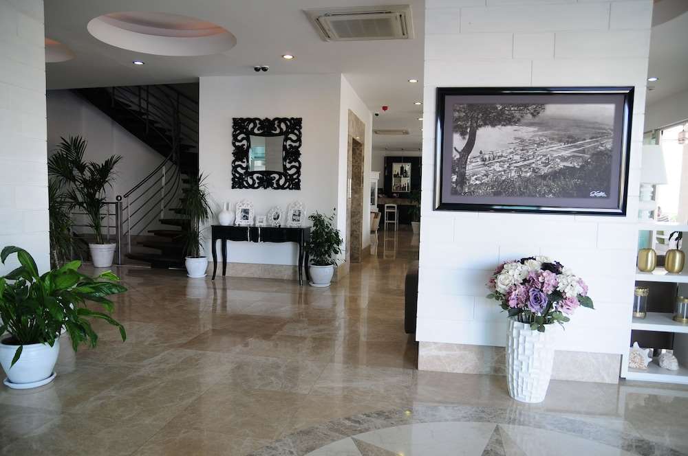 Alesta Yacht Hotel 4