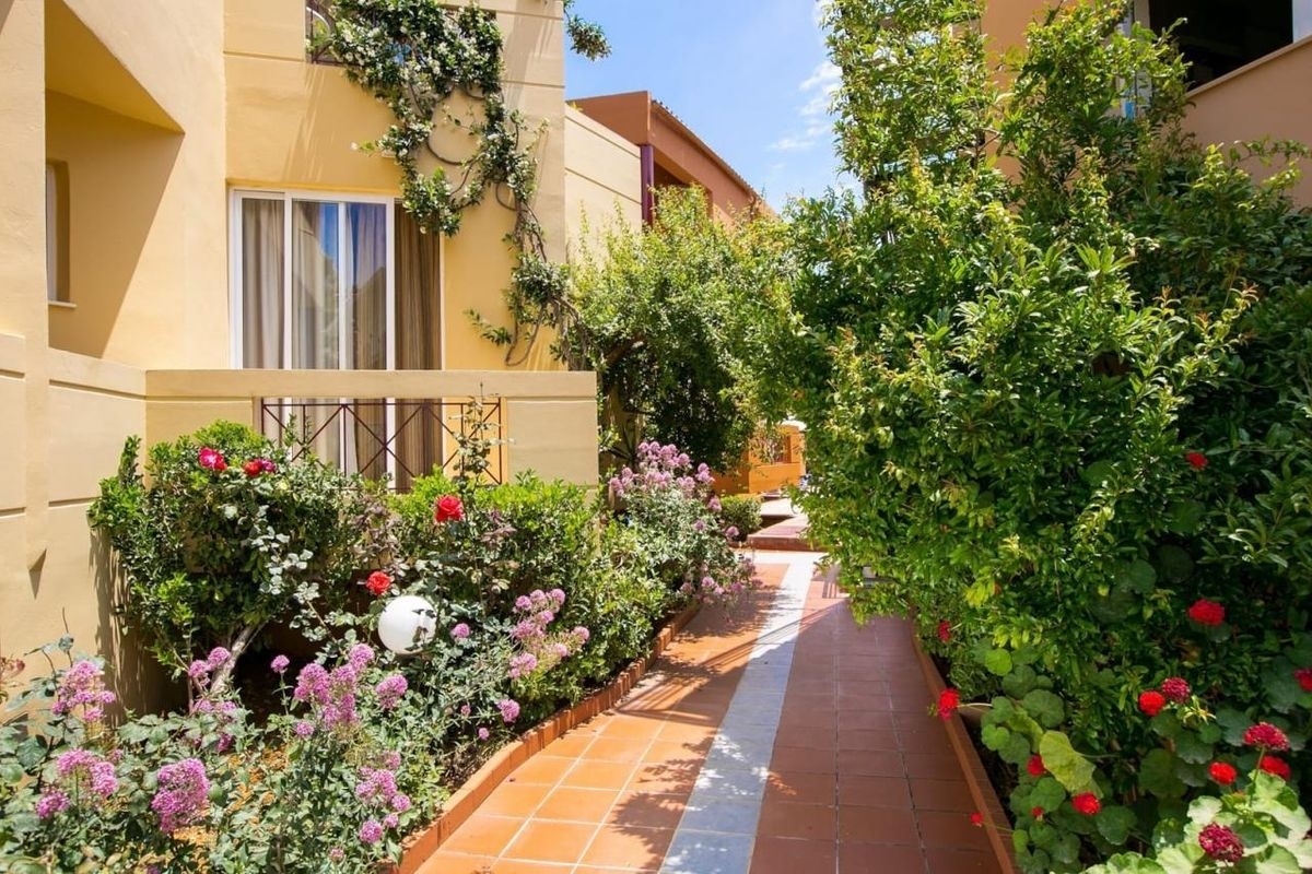 ELOTIA HOTEL 2
