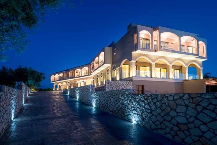 ELEGANCE LUXURY SUITES 3