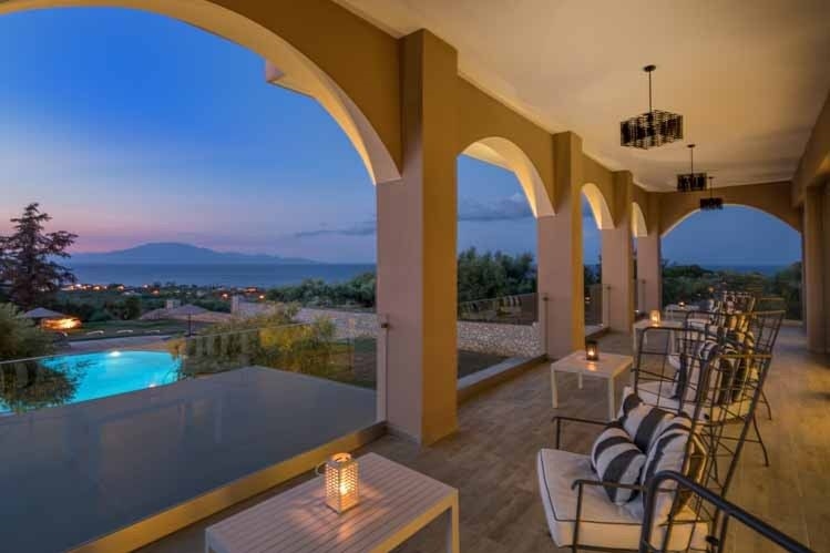 ELEGANCE LUXURY SUITES 4
