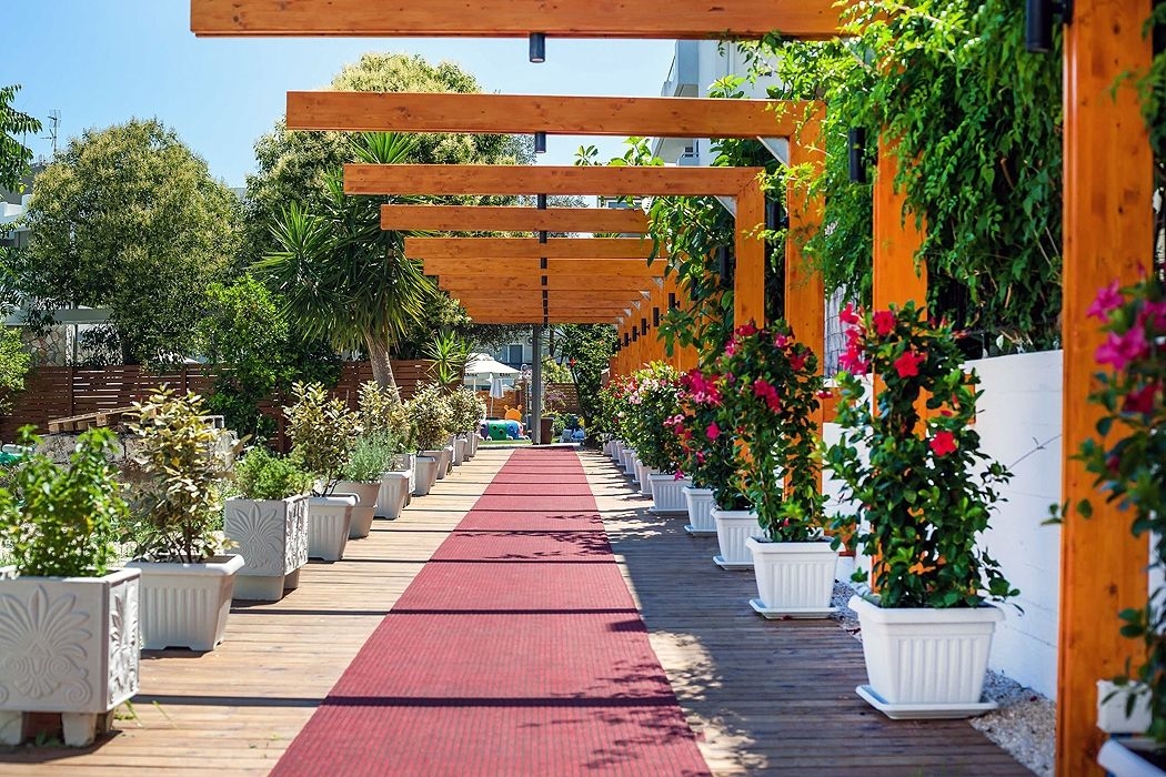SUNNY DAYS HOTEL & RESORT 4