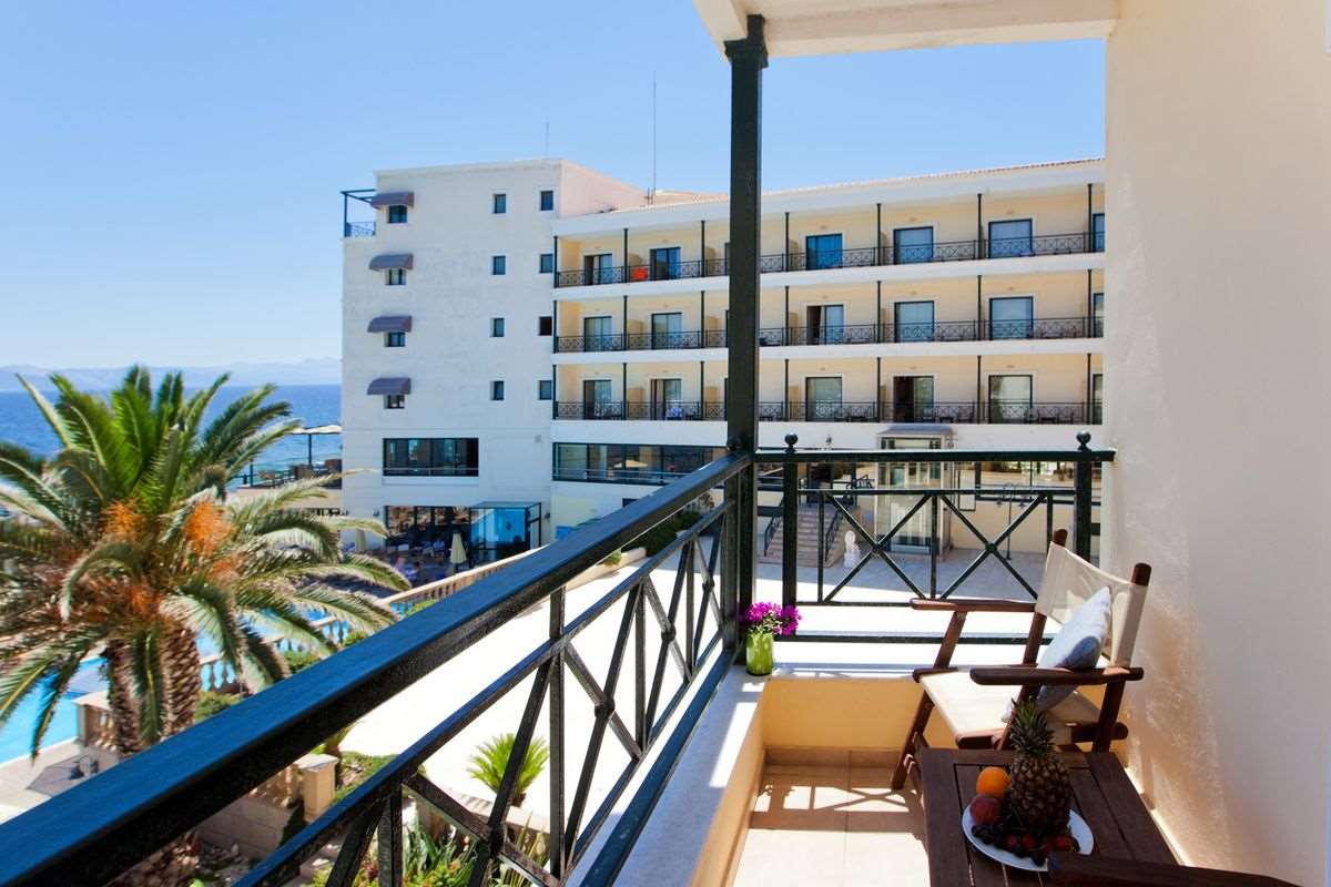 RAMADA ATTICA RIVIERA