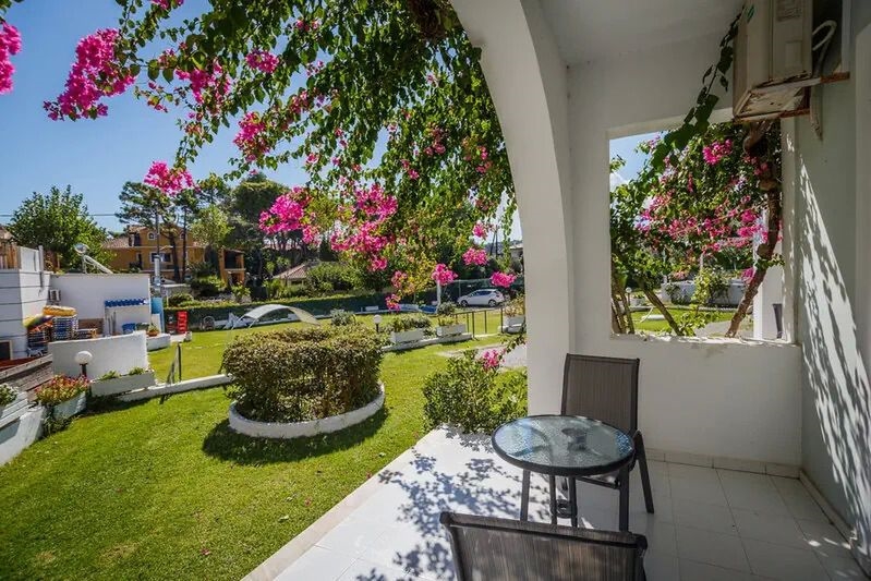 PARADISE HOTEL 3