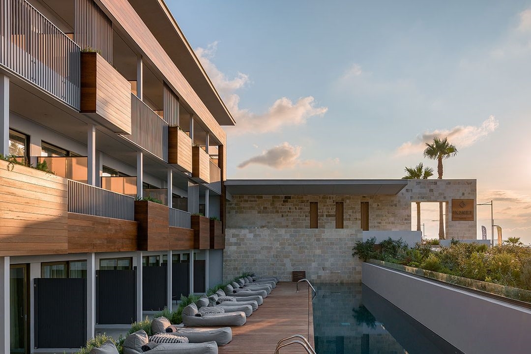 IKONES SEAFRONT LUXURY SUITES 3