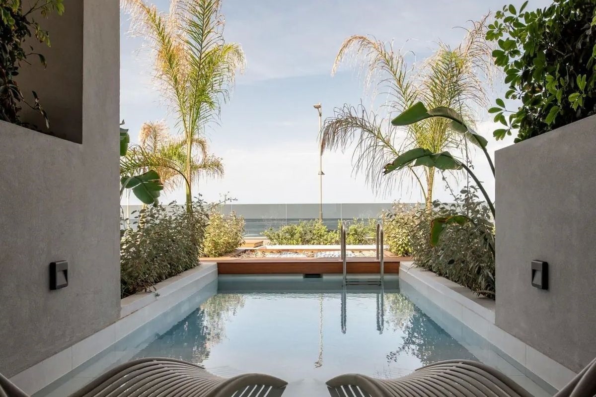 IKONES SEAFRONT LUXURY SUITES 4
