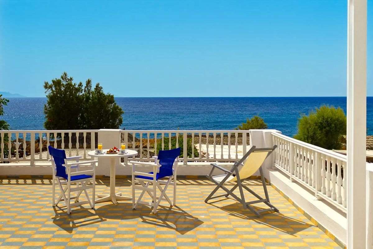 DOLPHINS APARTMENTS SANTORINI