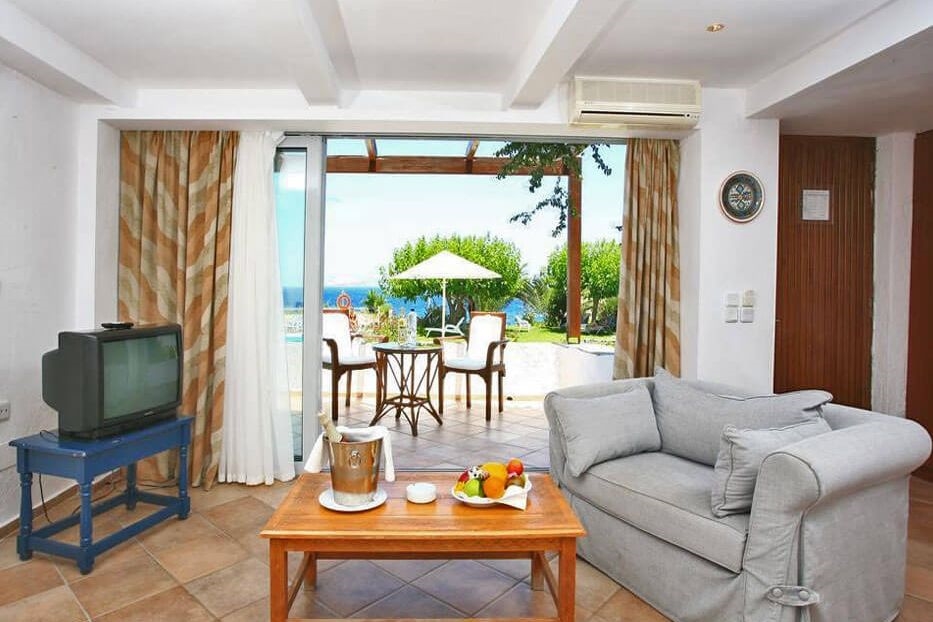 ISTRON BAY HOTEL 3