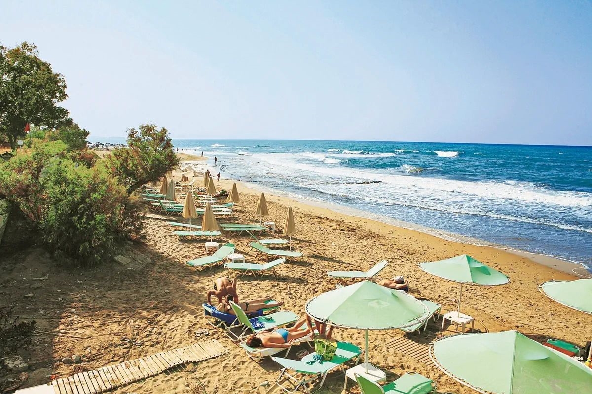 JOAN BEACH 5