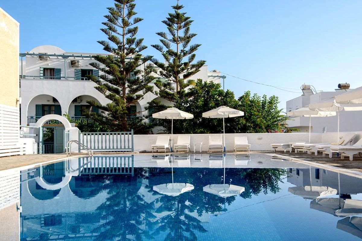 IRIS BOUTIQUE SANTORINI