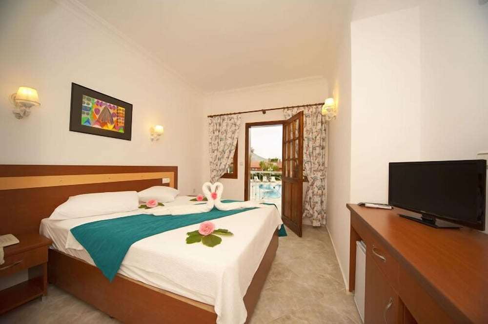 White Otel 4