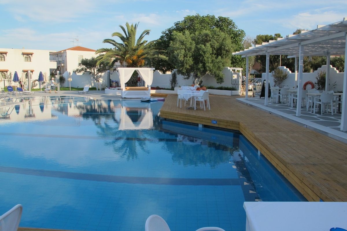 VILLA ILIOS PEFKOHORI 4