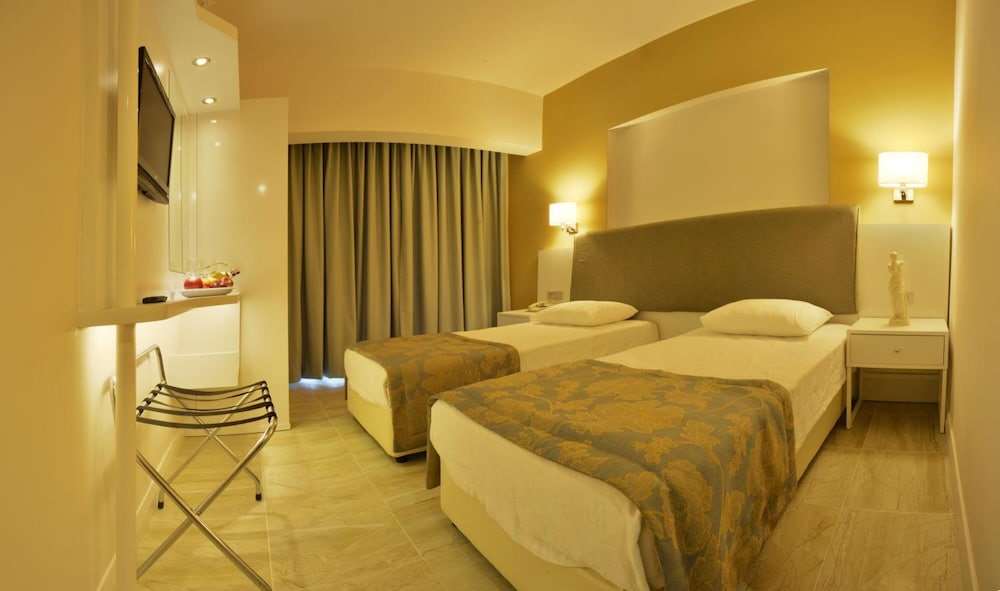 Maris Beach Hotel 3
