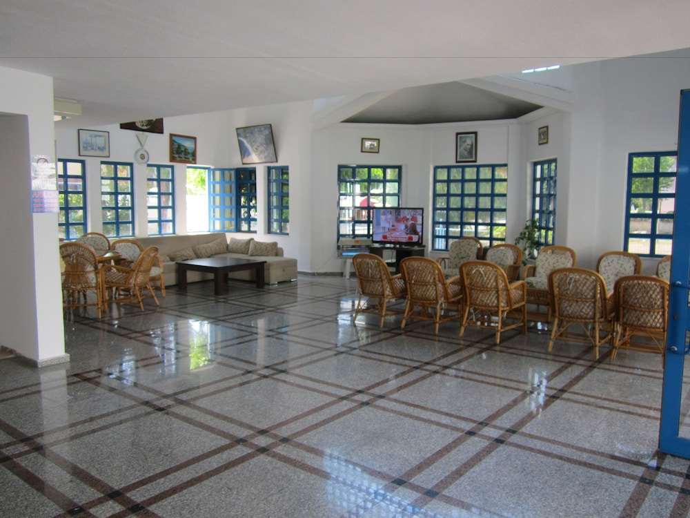 Aymes Hotel 5