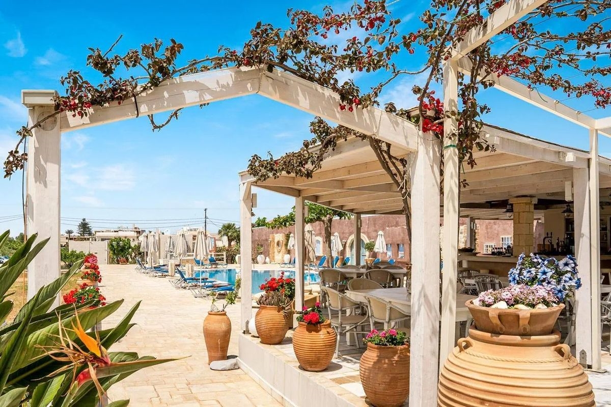 GOLDEN BAY HOTEL 4