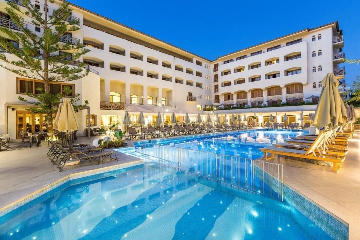 THEARTEMIS PALACE HOTEL