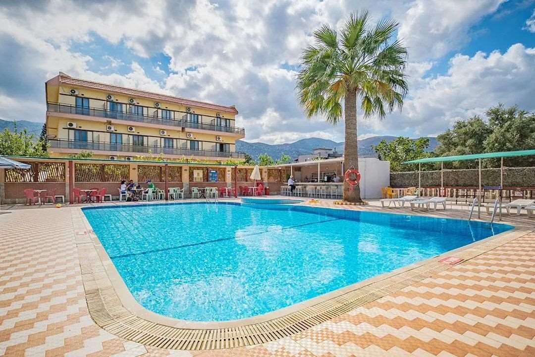 TRITON GARDEN HOTEL