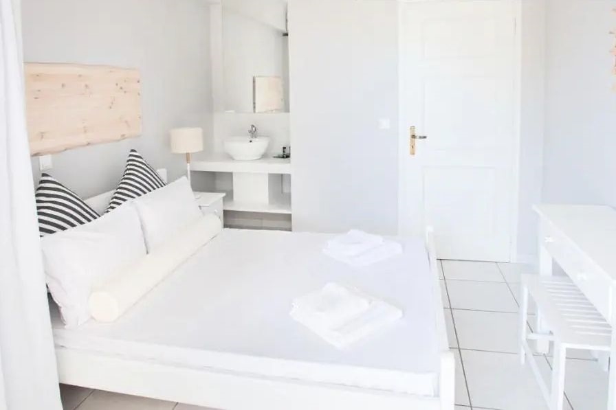 AKRA MOREA HOTEL & RESIDENCES 3
