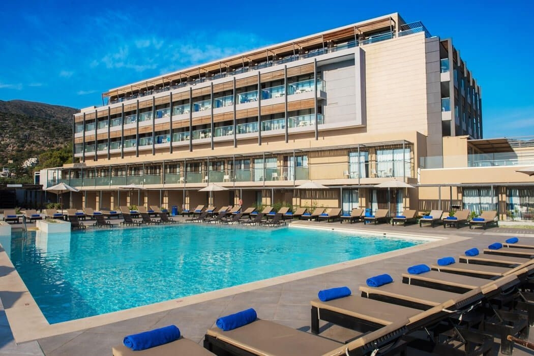 iRESORT BEACH HOTEL & SPA