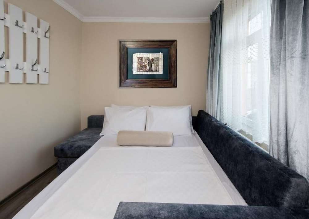 Carvan Hotel 5