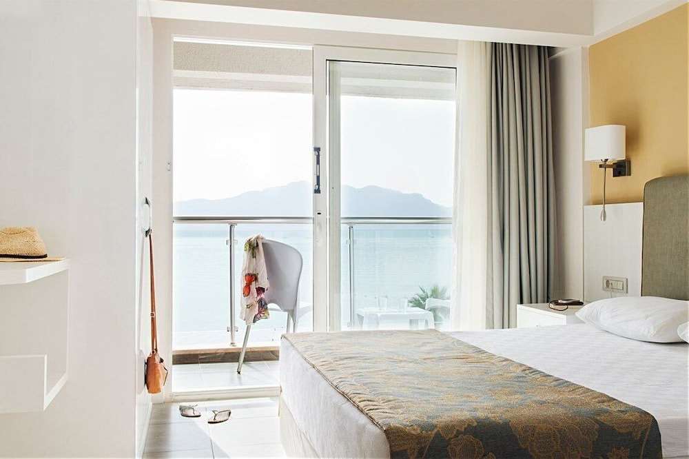 Maris Beach Hotel 4