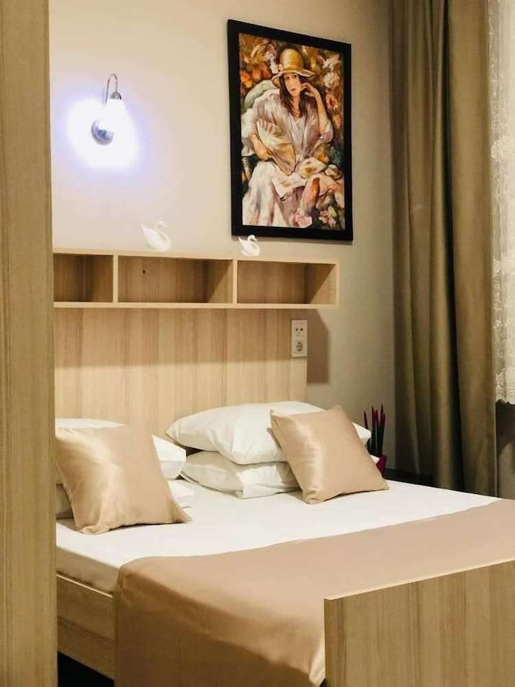 Carvan Hotel 3