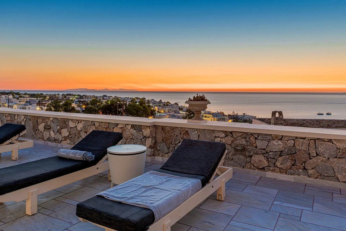 EPAVLIS SANTORINI 2