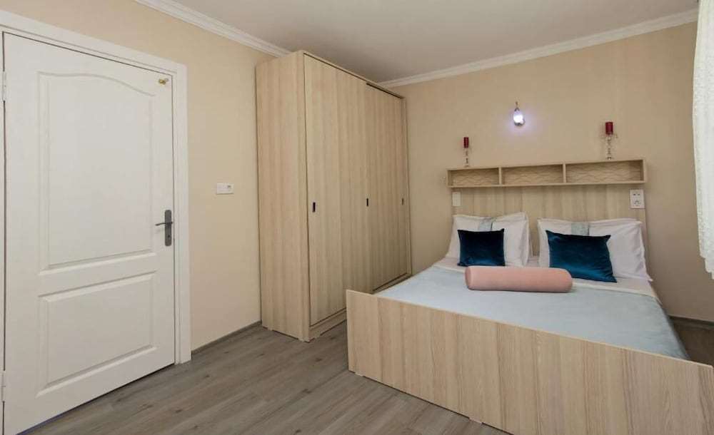 Carvan Hotel 4
