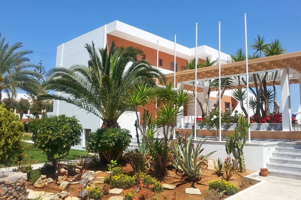 ANISSA BEACH & VILLAGE 4