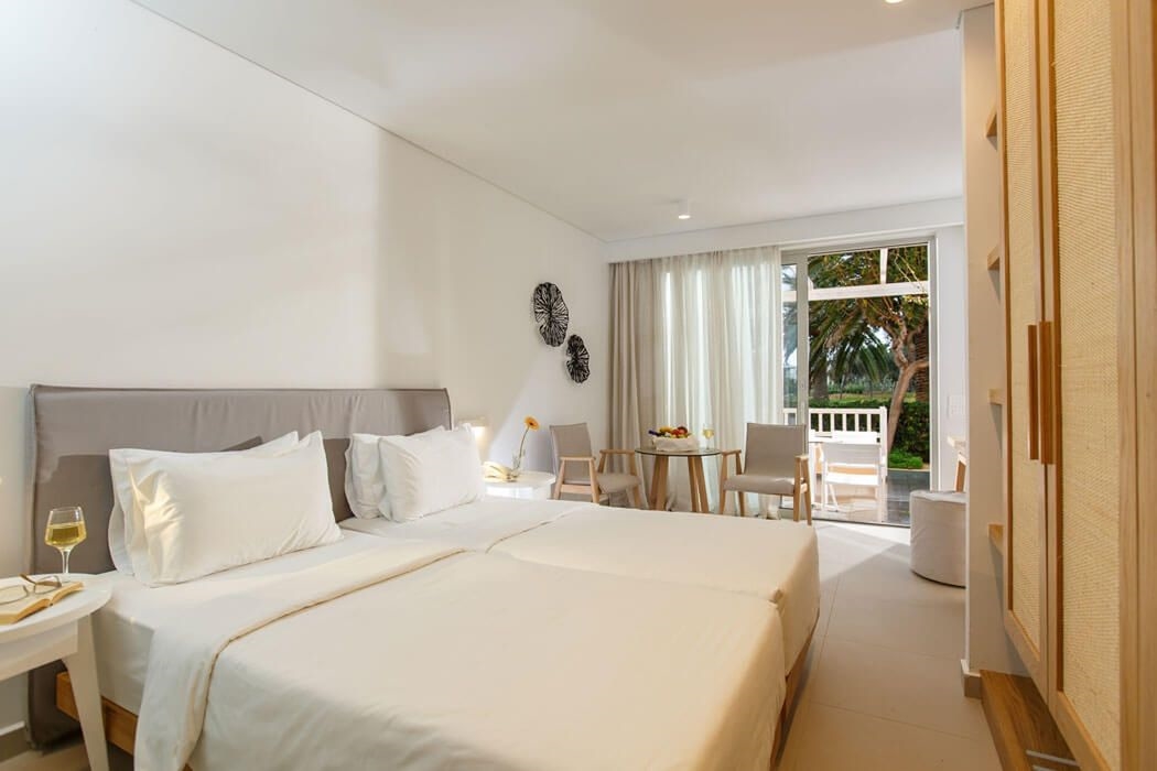 ANISSA BEACH & VILLAGE 5