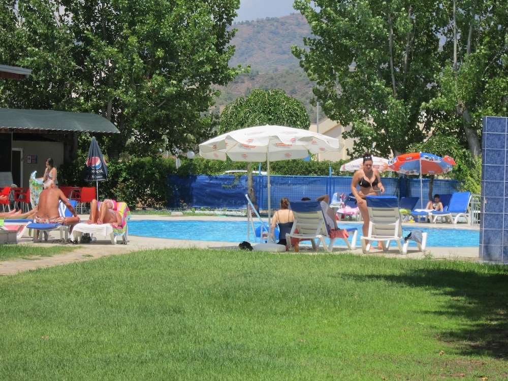 Aymes Hotel 2