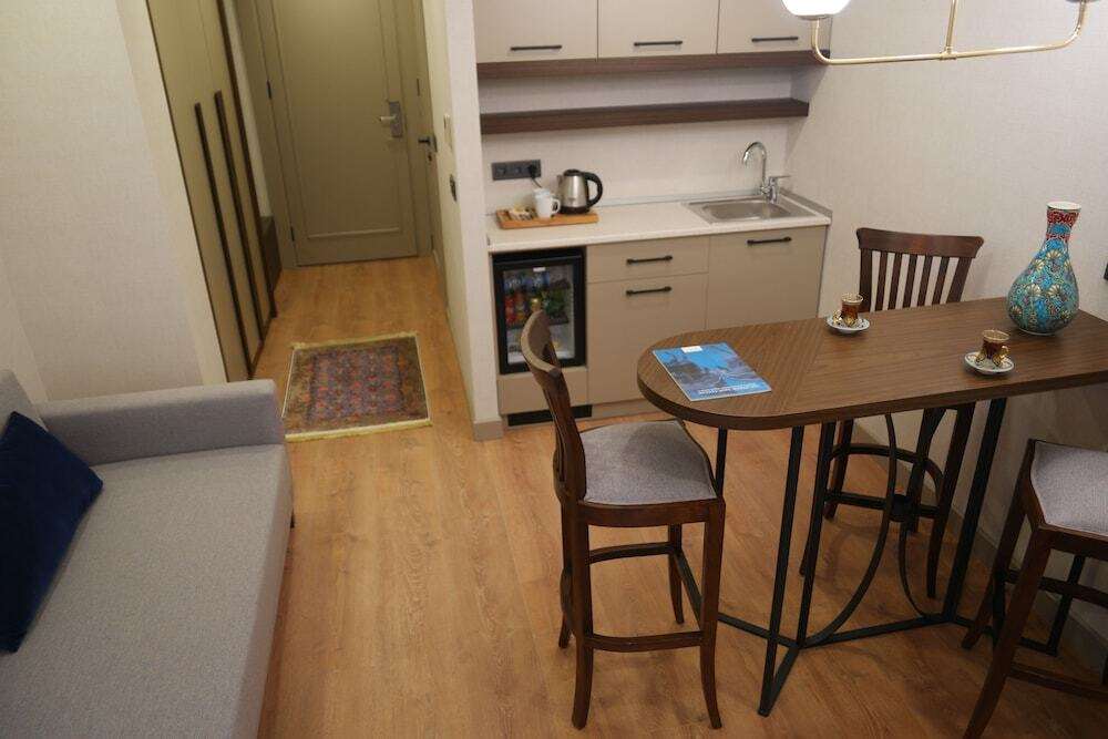 Nevi Hotel & Suites 2
