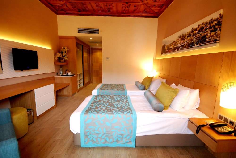 Club & Hotel Letoonia 5