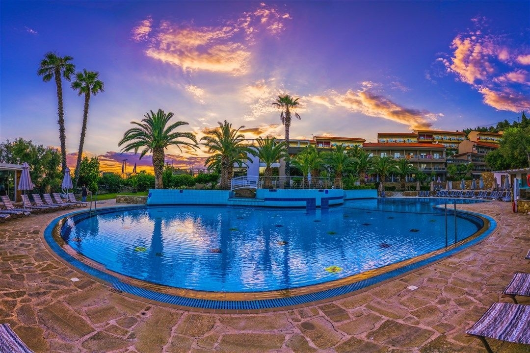 LAGOMANDRA HOTEL & SPA