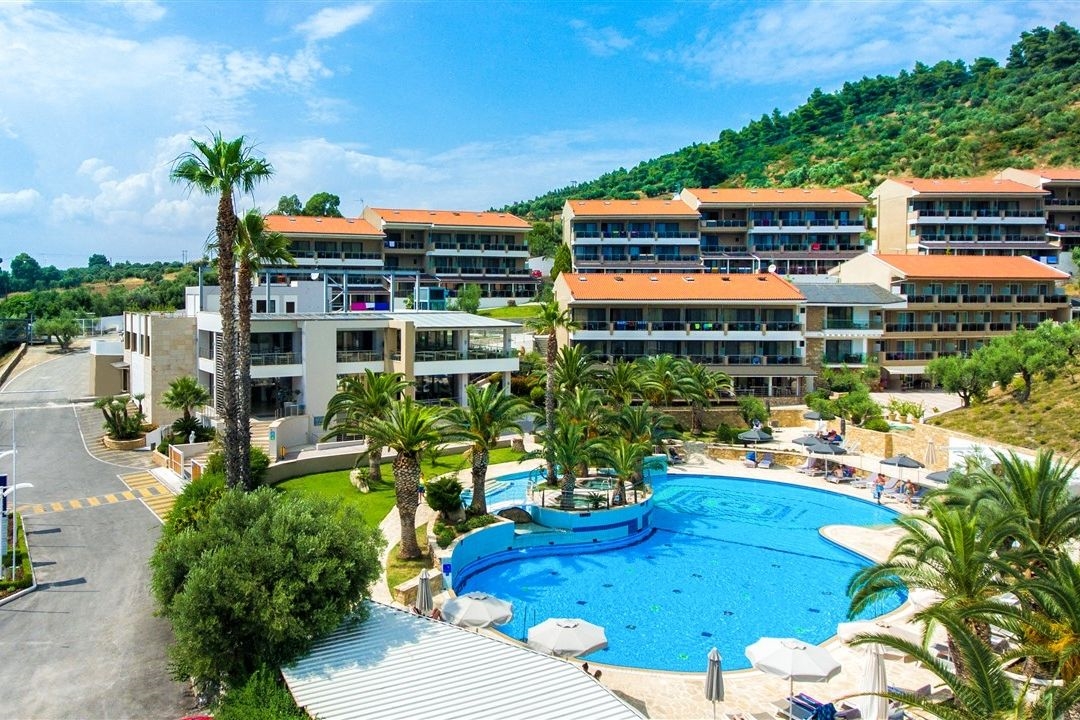 LAGOMANDRA HOTEL & SPA 3