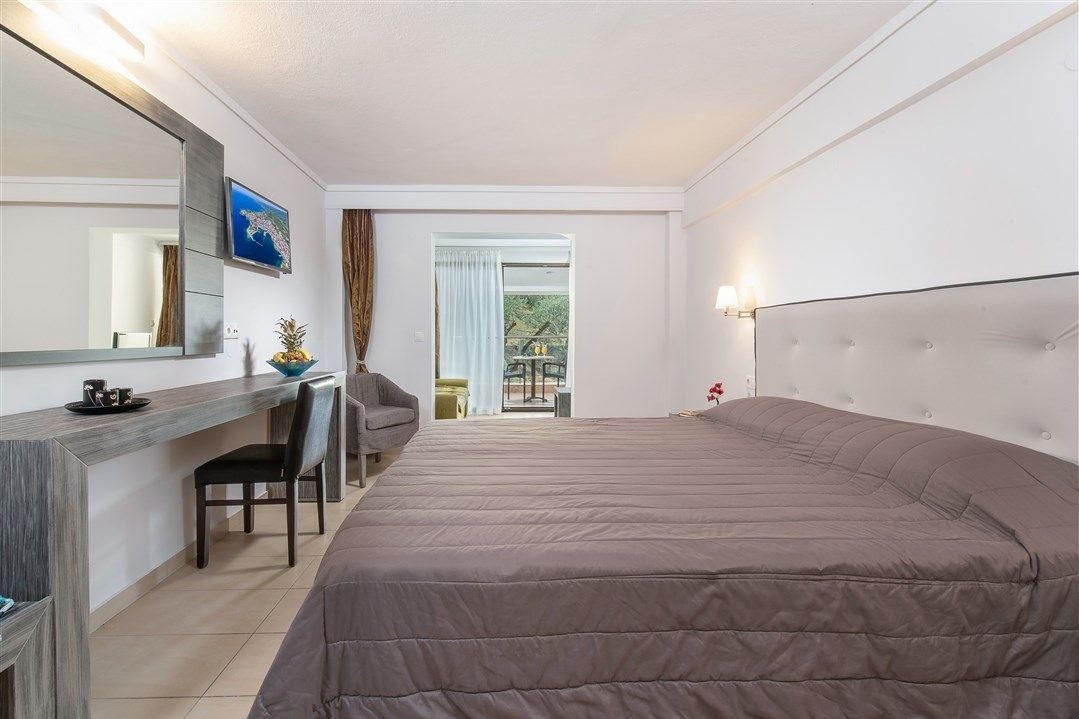 LAGOMANDRA HOTEL & SPA 5