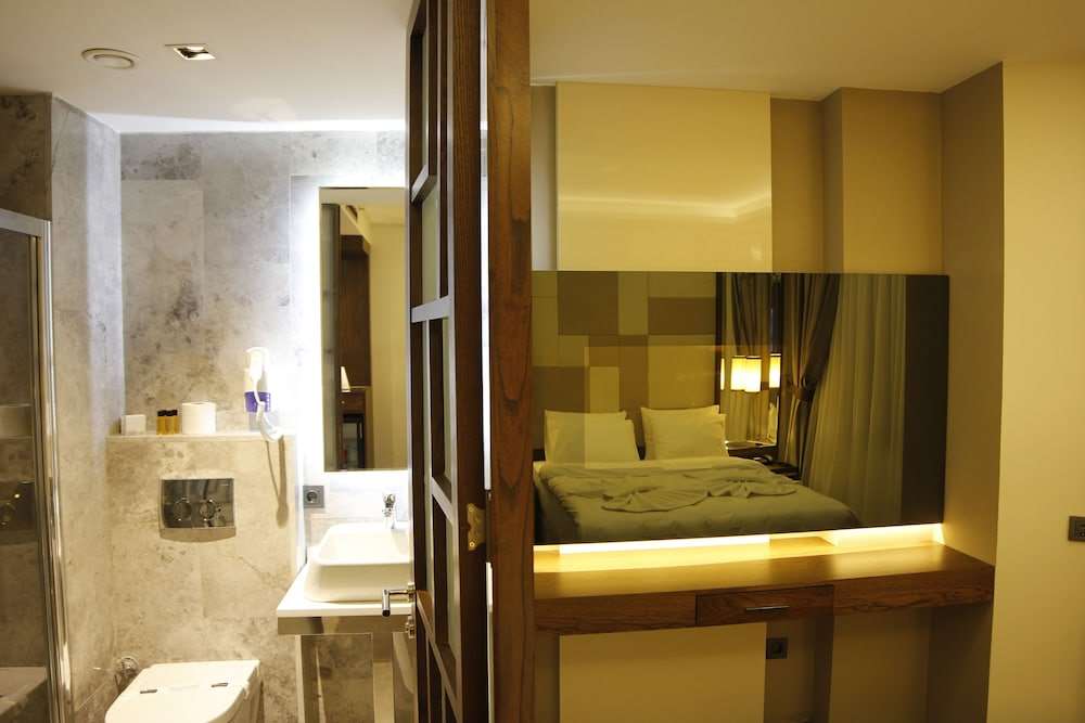 The Biancho Hotel Pera 4