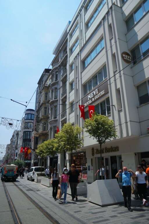 Nevi Hotel & Suites 4