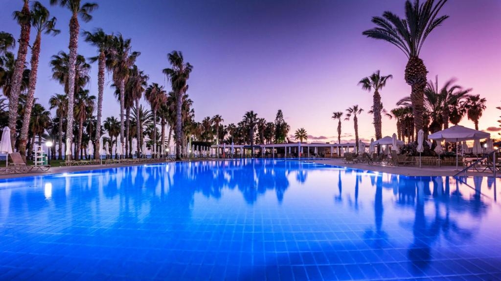 Louis Phaethon Beach 2