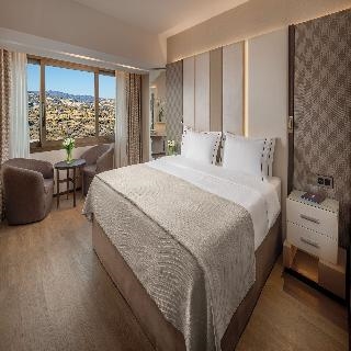 Four Seasons Hotel 5