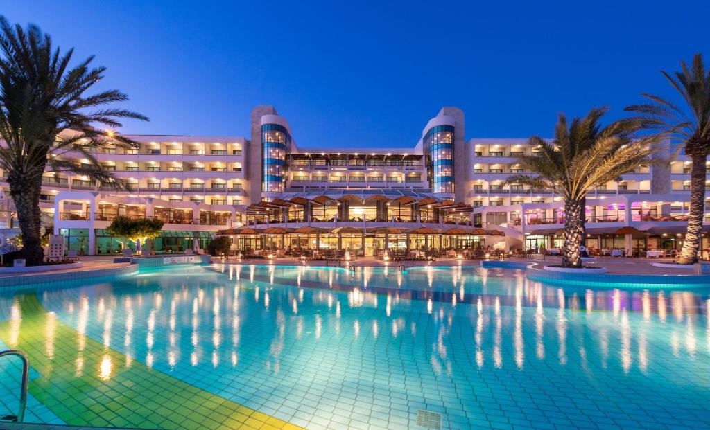 Constantinou Bros Athena Beach Hotel 2