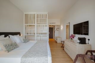 Golden Coast Beach Hotel 5