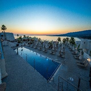 Theo Sunset Bay Hotel 4