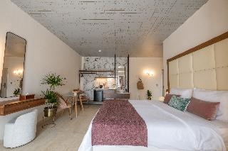King Jason Paphos - Designed for adults