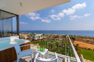 Leonardo Crystal Cove Hotel and Spa by the Sea 5