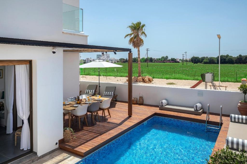 Chris Le Mare Luxury Villa 2