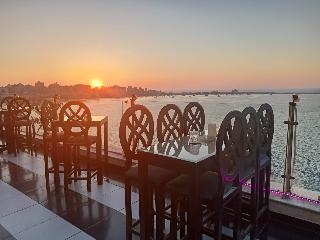 Paradise Inn Windsor Palace 4