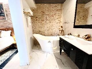 Anahita Boutique Hotel