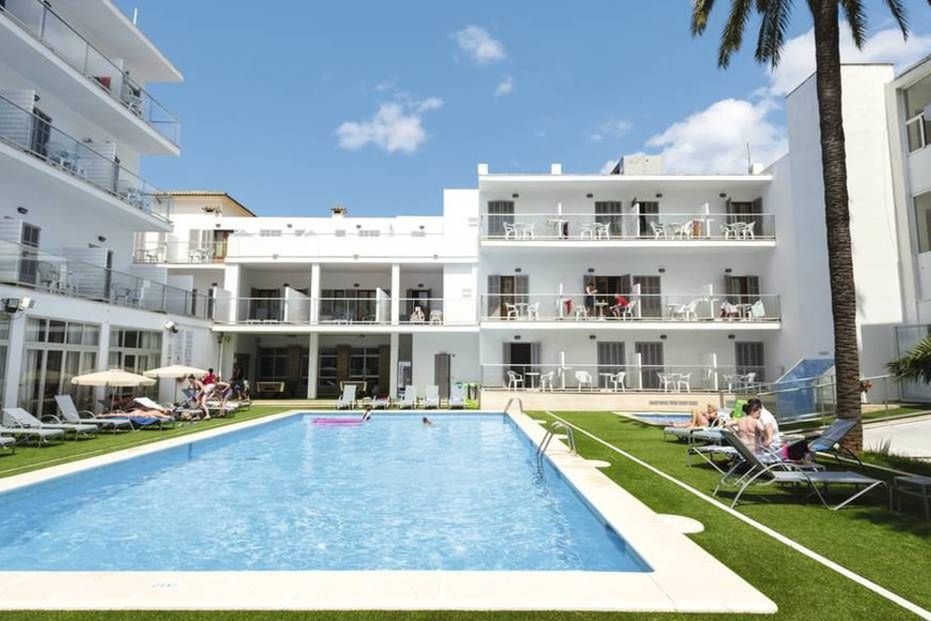 Eix Alcudia Hotel +18