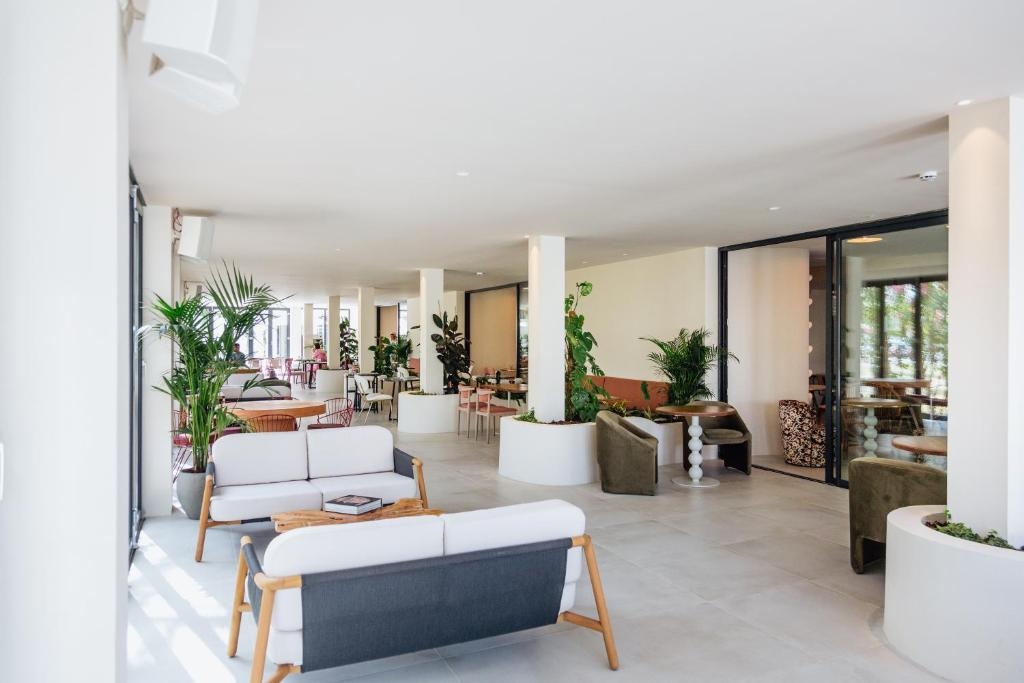 El Hotel Pacha - Includes entrace to Pacha Club 2