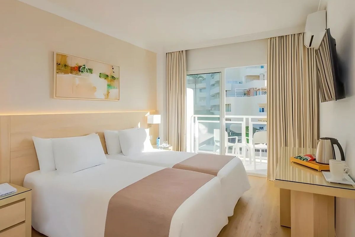 Hotel Las Arenas Affiliated by Meliá 4